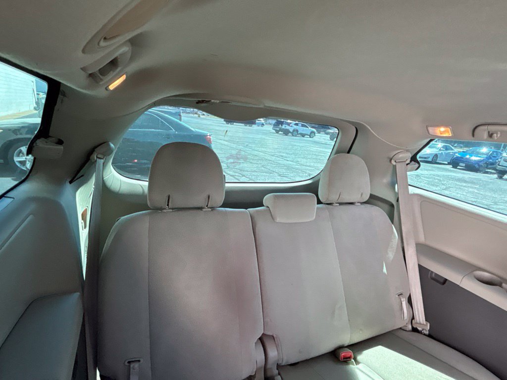 Used 2014 Toyota Sienna L FWD image 24