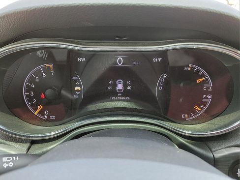 Used 2021 Jeep Grand Cherokee Laredo image 16