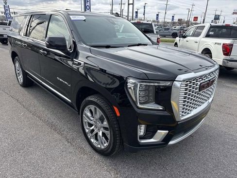 Used 2022 GMC Yukon XL Denali w/ Denali Ultimate Package image 3