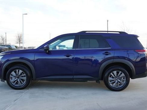 Used 2024 Nissan Pathfinder SV image 6