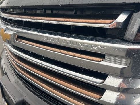 Used 2022 Chevrolet Tahoe High Country AWD/4WD image 18