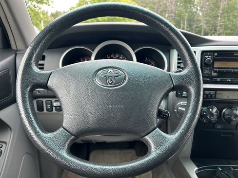 Used 2008 Toyota 4Runner SR5 AWD/4WD image 9