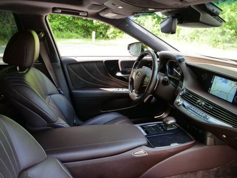 Used 2019 Lexus LS 500 w/ Luxury Package RWD image 47