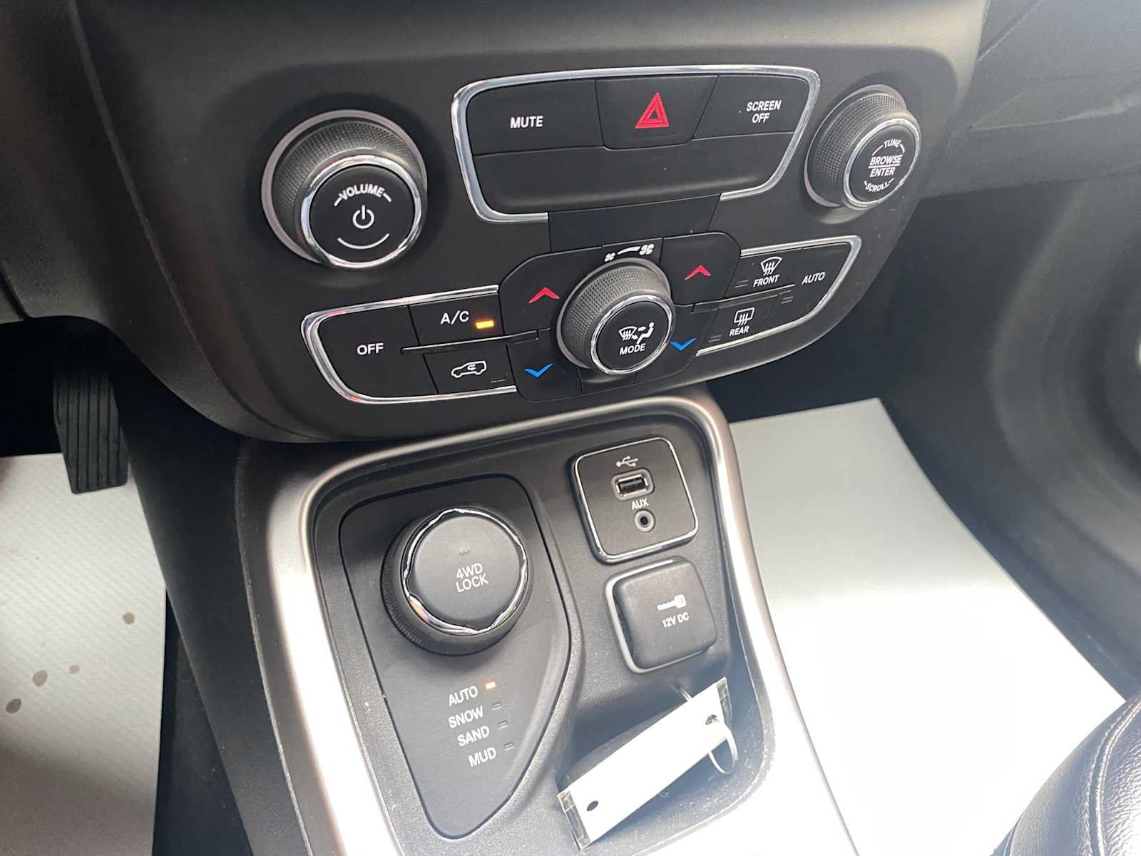 Used 2018 Jeep Compass Latitude w/ Popular Equipment Group AWD/4WD image 17
