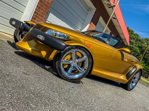 Used 2002 Chrysler Prowler image 12