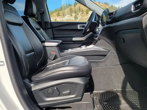 Used 2022 Ford Explorer XLT w/ Equipment Group 202A image 37