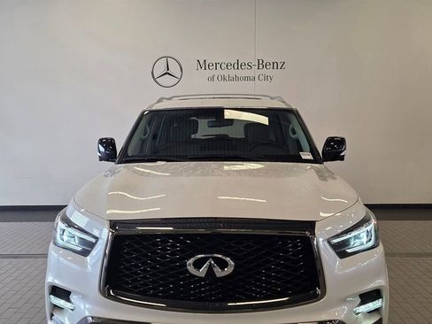Used 2023 INFINITI QX80 Premium Select w/ All-Season Package image 2