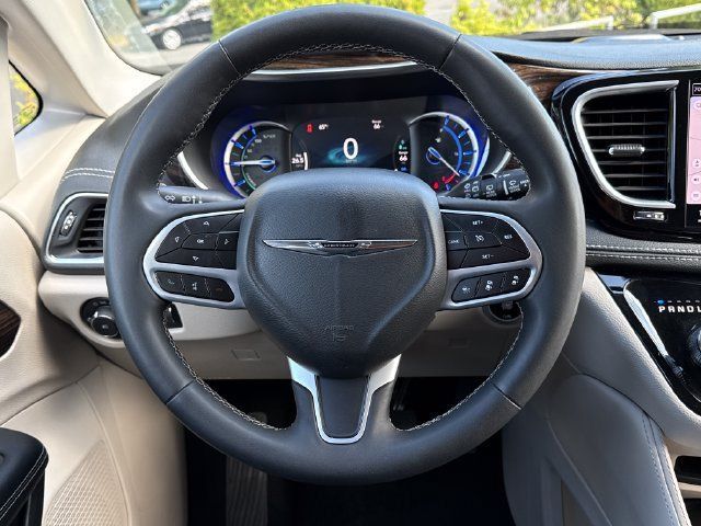 Used 2023 Chrysler Pacifica Limited FWD image 9