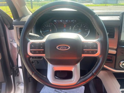 Used 2022 Ford Expedition Limited RWD image 28