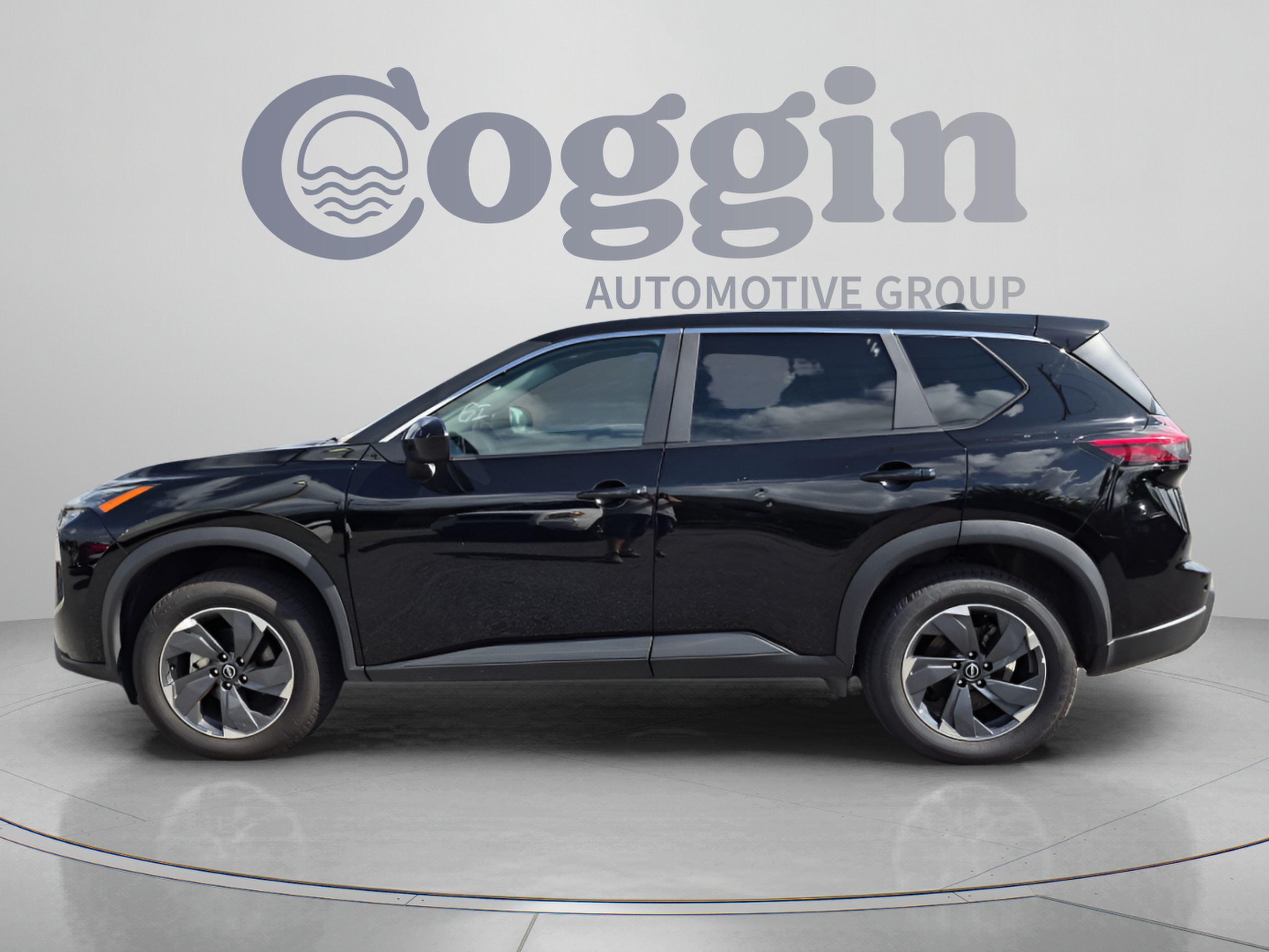 Used 2026 Nissan Rogue SV FWD image 2