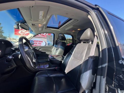 Used 2012 Cadillac Escalade Premium image 12