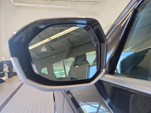 Used 2025 BMW X3 xDrive30i w/ Convenience Package image 10