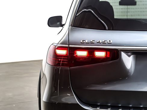Certified 2025 Mercedes-Benz GLS 450 4MATIC image 17