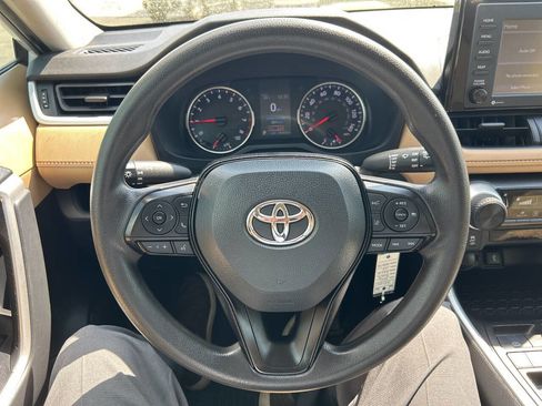 Used 2021 Toyota RAV4 LE image 7