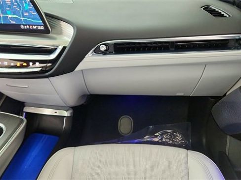 Used 2025 Cadillac Lyriq Luxury image 37