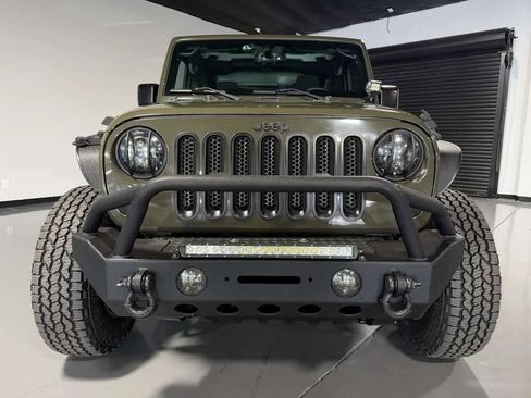 Used 2015 Jeep Wrangler Rubicon w/ Power Convenience Group AWD/4WD image 2