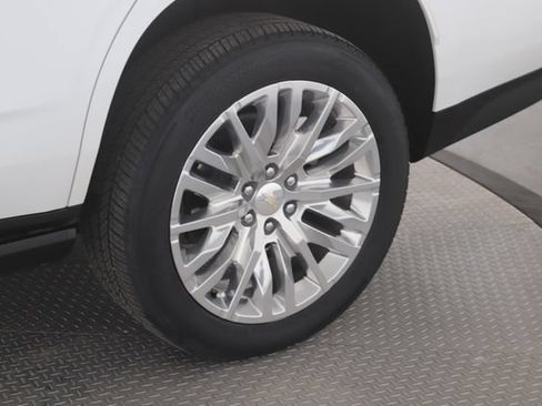 Used 2024 Chevrolet Tahoe High Country AWD/4WD image 14