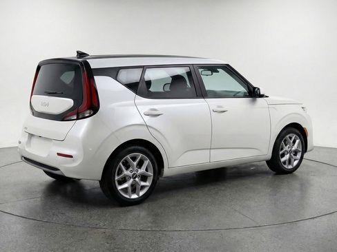 Used 2025 Kia Soul LX w/ LX Technology Package image 9