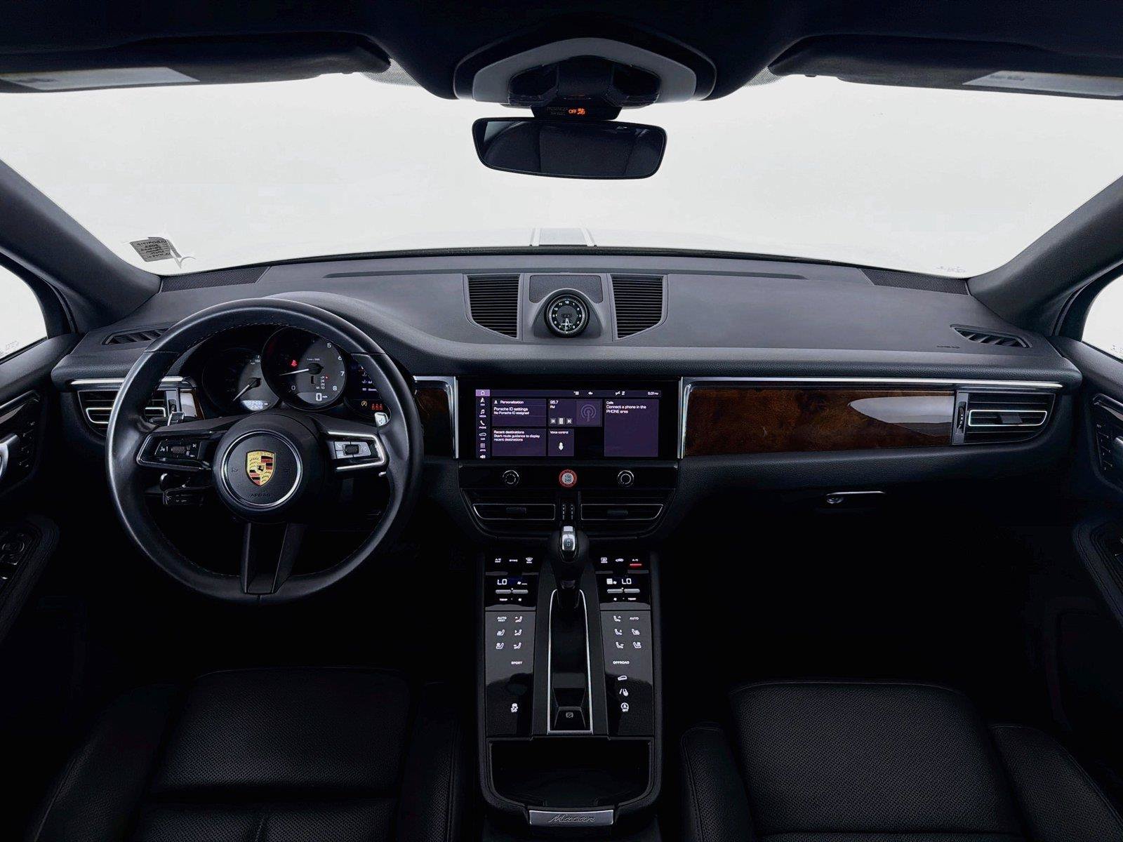 Certified 2022 Porsche Macan AWD/4WD image 15