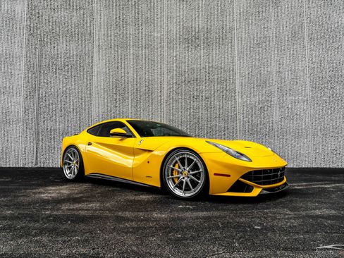 Used 2014 Ferrari F12 Berlinetta RWD image 25