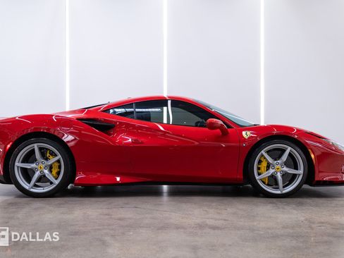 Used 2022 Ferrari F8 Tributo RWD image 20