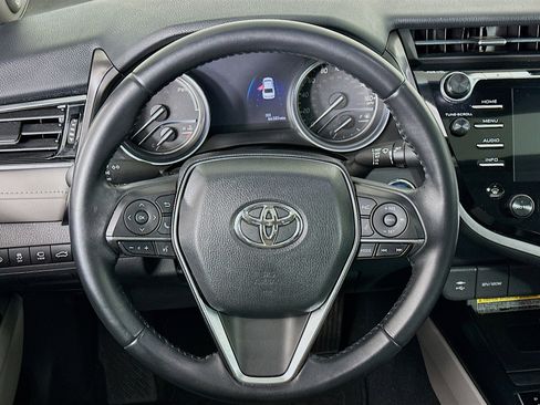 Used 2018 Toyota Camry XLE image 18