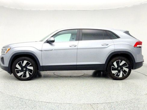 Used 2025 Volkswagen Atlas Cross Sport SE image 8