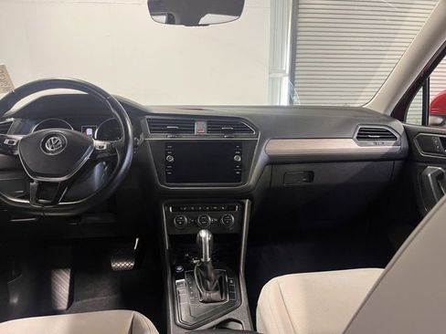 Used 2019 Volkswagen Tiguan SE image 20