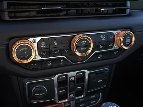 Used 2024 Jeep Gladiator Mojave w/ Convenience Group image 15