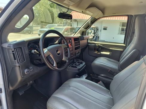 Used 2017 Chevrolet Express 2500 RWD image 13