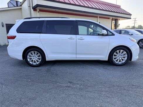 Used 2015 Toyota Sienna Limited Premium FWD image 4
