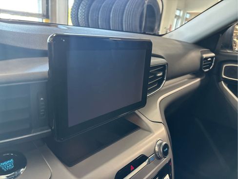 Used 2023 Ford Explorer XLT w/ Equipment Group 202A AWD/4WD image 16