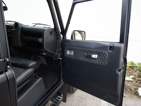 Used 1992 Land Rover Defender 110 image 34