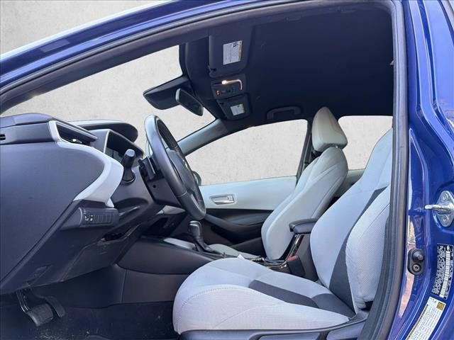 Used 2025 Toyota Corolla SE w/ SE Package FWD image 11