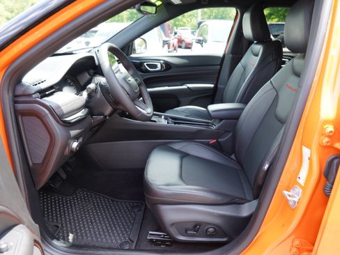 Used 2026 Jeep Compass Trailhawk AWD/4WD image 4