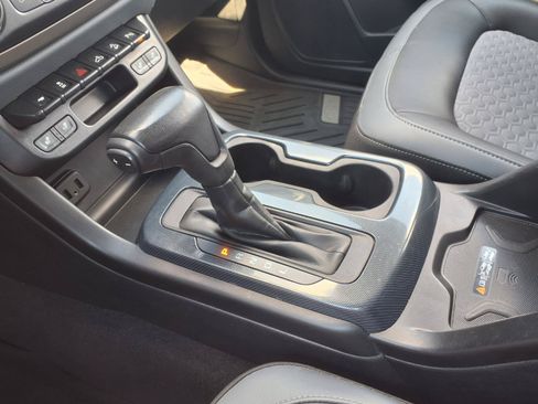 Used 2020 Chevrolet Colorado Z71 AWD/4WD image 13