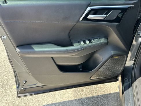 Used 2025 Mitsubishi Outlander SE FWD image 10