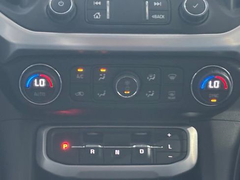 Used 2023 GMC Acadia SLE FWD image 5