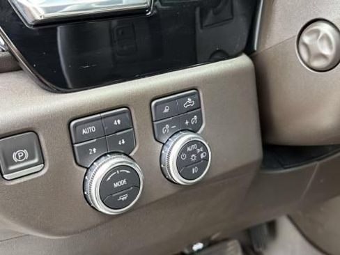 Used 2022 GMC Sierra 1500 SLT w/ SLT Premium Plus Package AWD/4WD image 11