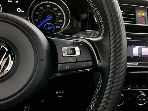 Used 2017 Volkswagen Golf R 4-Door image 21