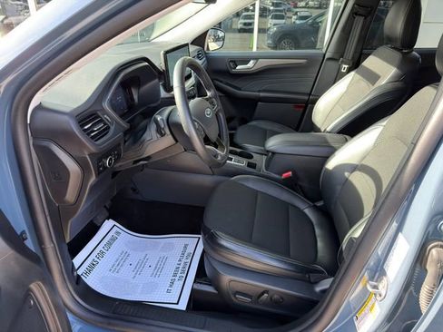 Used 2025 Ford Escape SE image 14