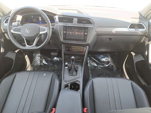 Used 2022 Volkswagen Tiguan SE FWD image 9
