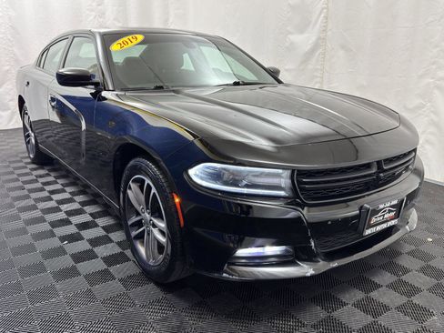 Used 2019 Dodge Charger SXT image 11