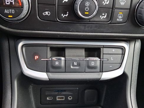 Used 2024 GMC Terrain SLT image 14