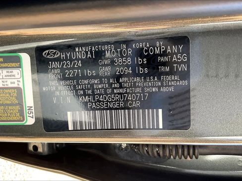 Used 2024 Hyundai Elantra Limited image 34