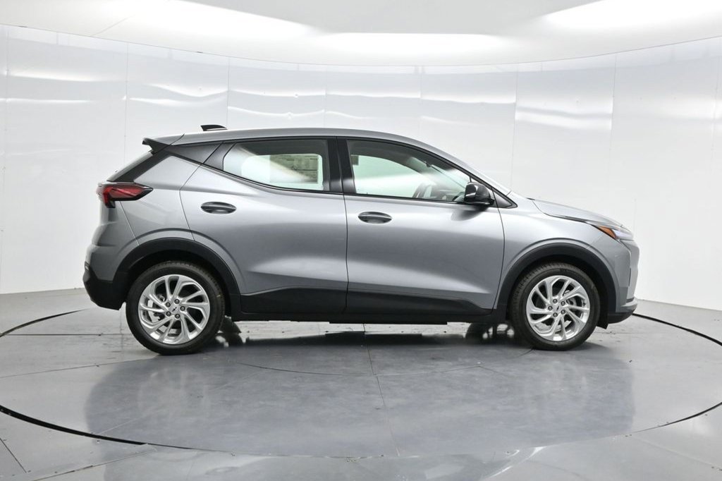 Used 2027 Chevrolet Bolt LT w/ Comfort Package FWD image 43