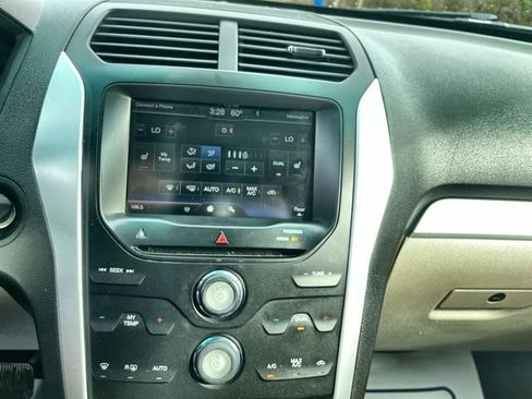 Used 2015 Ford Explorer XLT w/ Equipment Group 202A image 18