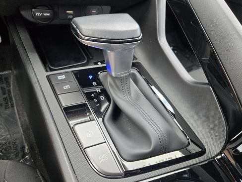 Certified 2025 Hyundai Elantra SEL FWD image 17