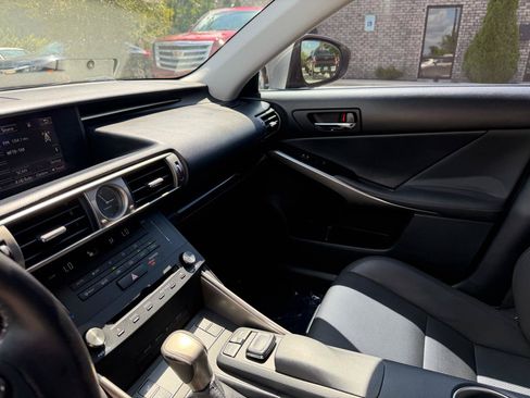 Used 2016 Lexus IS 200t RWD image 11