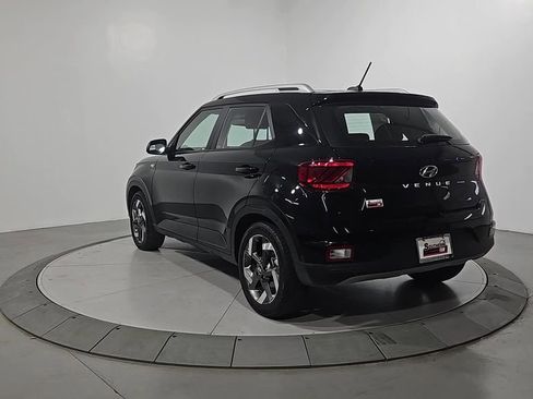 Used 2024 Hyundai Venue SEL image 3